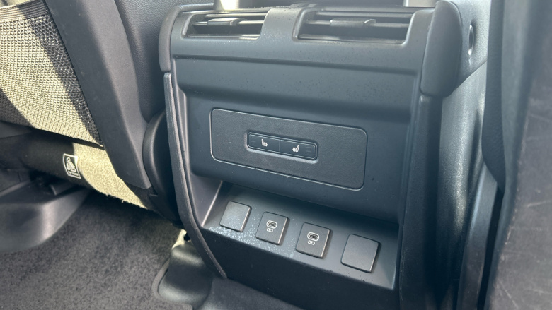 Land Rover Defender 3.0 D250 SE 110 5dr Auto Diesel Estate